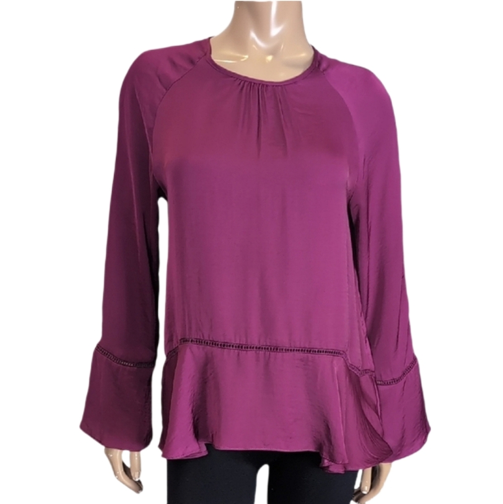 Mossimo Bell Sleeve Blouse Ruffle Hem Size Medium Top Magenta Plum Lace